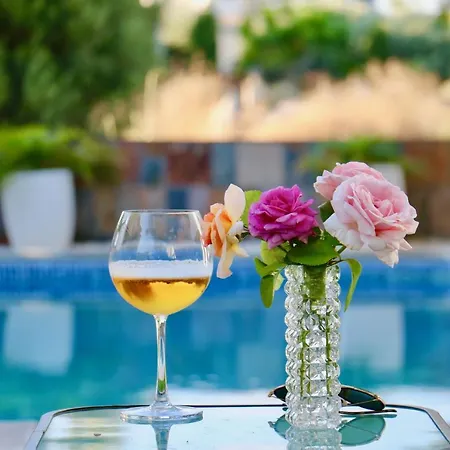 Staytion Luxurious Villa, Close To The Beach 沃罗里尼